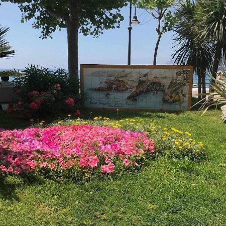 La Cambusa In Riva Al Mare Maiori Exterior photo